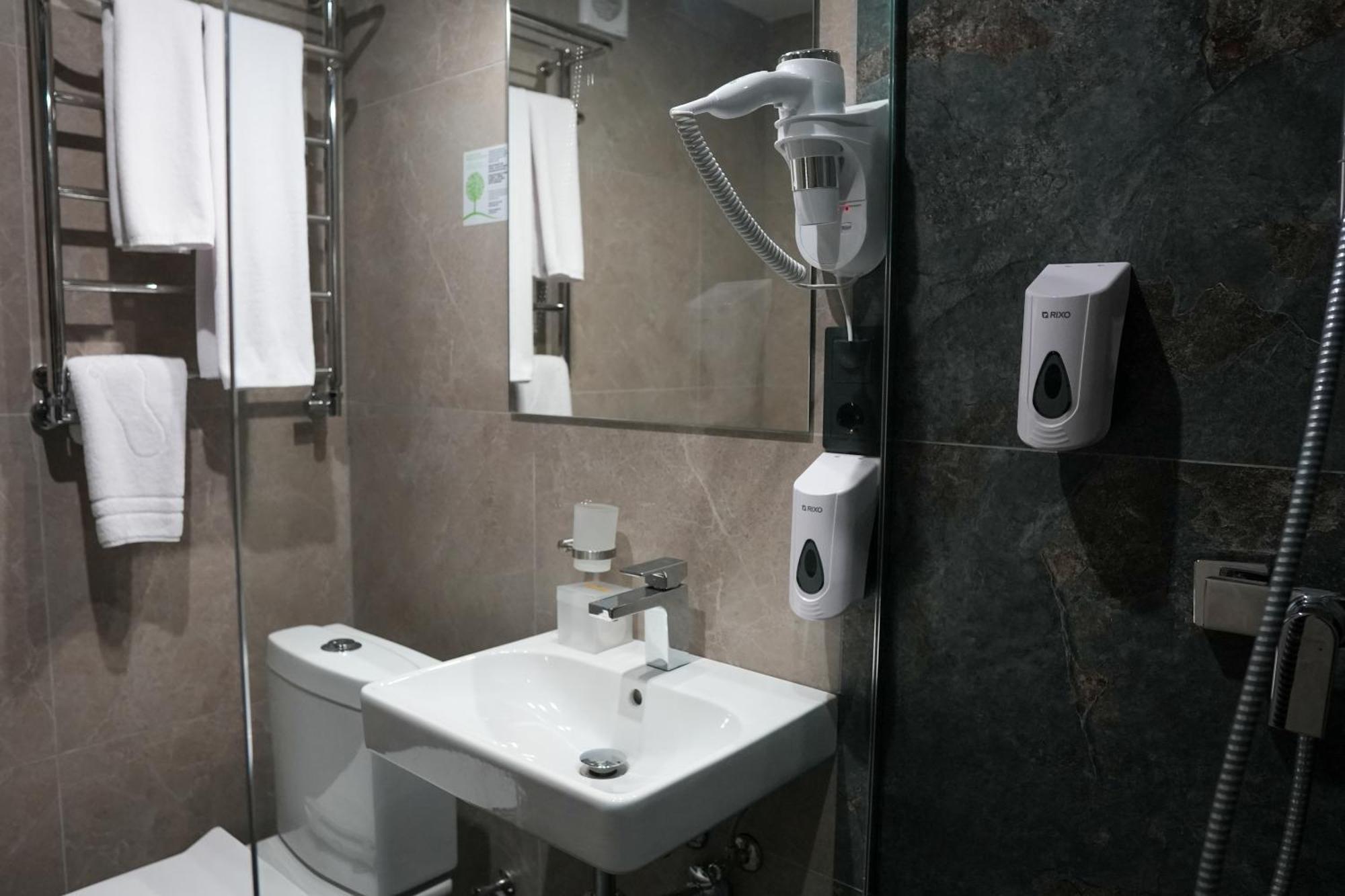 Optima Collection River Park Lutsk Exterior photo