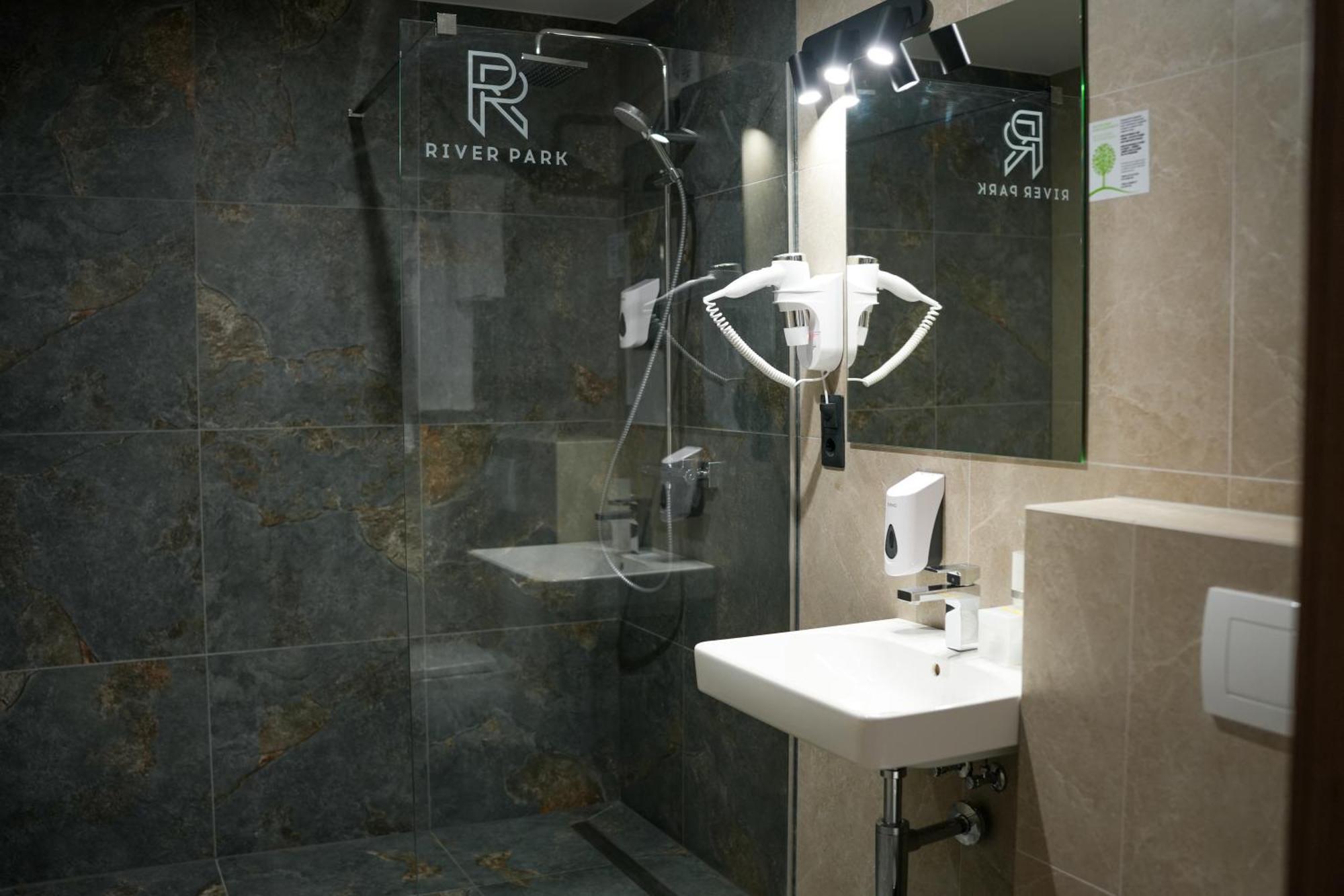 Optima Collection River Park Lutsk Exterior photo